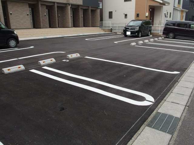ソラザールＳの駐車場