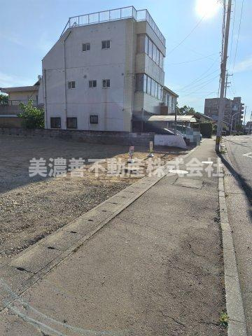 ６６０１５　岐阜市長良福光分譲地　の前面道路含む現地写真