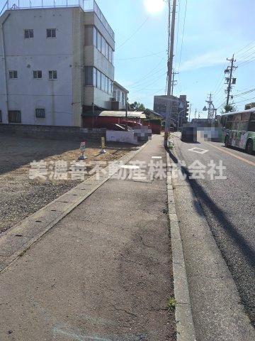 ６６０１５　岐阜市長良福光分譲地　の前面道路含む現地写真