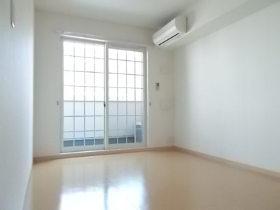 【居間・リビング】 | ソレイユ弐番館 | ゆったり過ごせる居間です