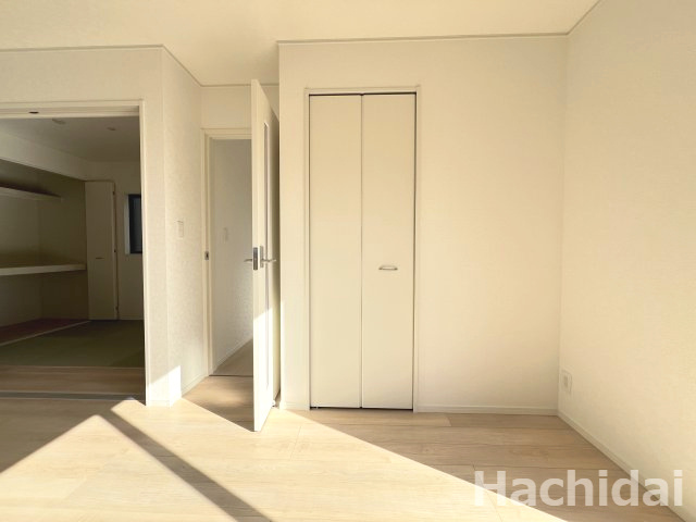 高浜市小池町第4　新築住宅＜1号棟＞の収納|リビング収納つきでお部屋もスッキリ片づけられます