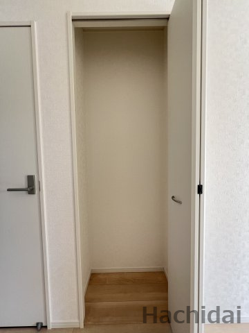 高浜市小池町第4　新築住宅＜1号棟＞の収納|キッチン横パントリー収納