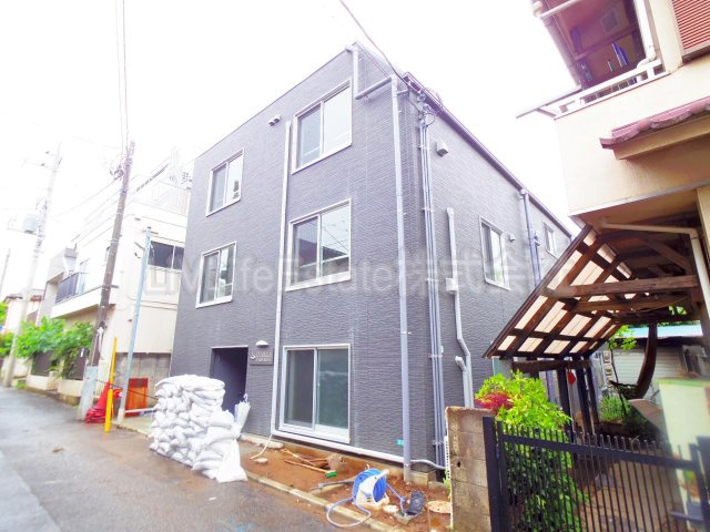 ＤＡＲＥＳ　田無(ダレス　タナシ)