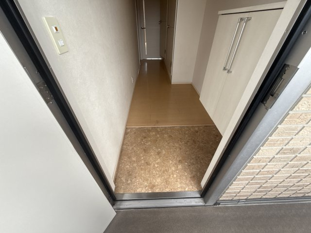 セジュール亀山　A棟の玄関