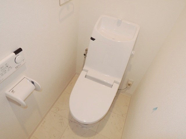 フェリチッタ川口のトイレ|別号室の参考写真です。