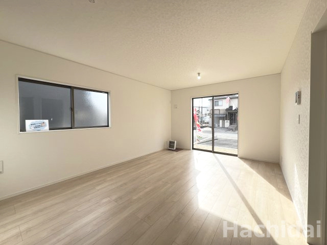 碧南市松江町第2　新築一戸建の居間・リビング