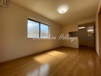 【居間・リビング】 | ブリリアンス根岸 | 南東向きで日当たり良好♪