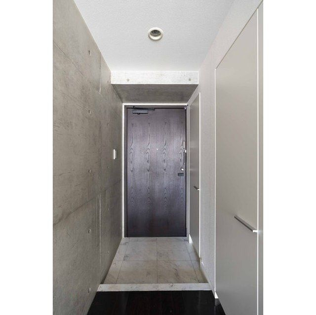 BPRレジデンス渋谷の玄関|■モニタ付インターホン付き玄関■シューズラック■ダウンライト