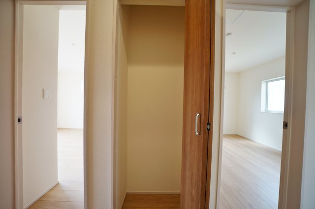 【横浜市旭区上白根2丁目43-1全2棟新築戸建て】★仲介手数料無料★（上白根北小学校・上白根北中学校）の収納