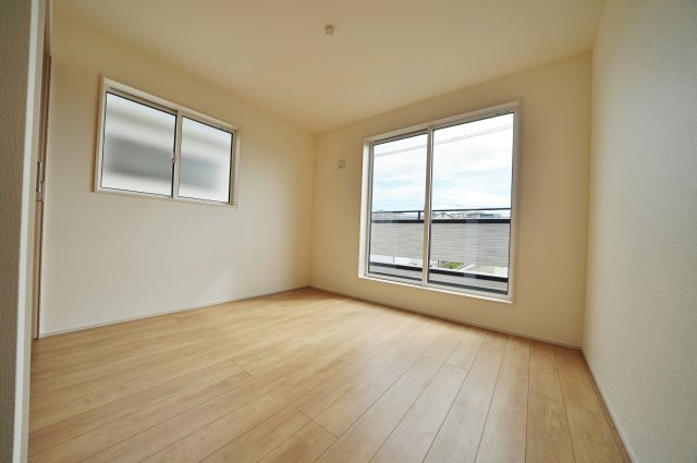 【横浜市旭区上白根2丁目43-1全2棟新築戸建て】★仲介手数料無料★（上白根北小学校・上白根北中学校）の洋室