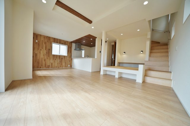 【横浜市旭区上白根2丁目43-1全2棟新築戸建て】★仲介手数料無料★（上白根北小学校・上白根北中学校）の居間・リビング