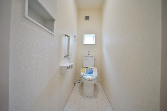 【横浜市旭区上白根2丁目43-1全2棟新築戸建て】★仲介手数料無料★（上白根北小学校・上白根北中学校）のトイレ