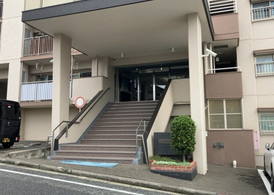 【庭】 | 東建狭間マンション | 物件によっては、入居者が個人的に使用できる専用庭がついているものもあります。また、住宅の中にある土間の部分を庭と呼ぶこともあります。庭の用途は住む人によって変わり、それによってデザインもさまざまです。