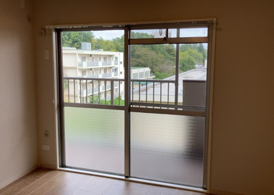 【子供部屋】 | 東建狭間マンション | 子供が何人でも年齢によっては、受験時にしっかり壁のある個室があった方が良い場合もあります。難しい問題ですが、兄弟の人数や、性別や年齢差によって状況が異なりますので、数年後のこともしっかり考えましょう。