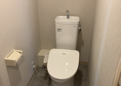 【トイレ】 | 東建狭間マンション | トイレは大きさや形、機能、抗菌性などが異なる多種多彩なタイプが各メーカーから出ています。それぞれに良さがあるため、事前にどういったタイプのトイレがいいのかをご家庭内で決めて、内見に行くといいでしょう。