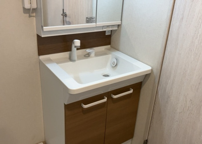 【独立洗面台】 | 東建狭間マンション | 洗面化粧台では顔を洗ったり、身だしなみを整えることが本来の使い方ですが、用途によっては洗面化粧台に求められる機能が違ってくるため、ご自身や家族のライフスタイルに合ったものを選ぶことをおすすめ致します。