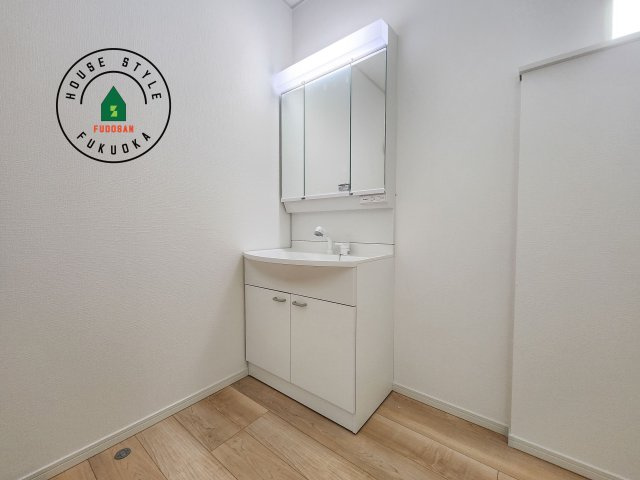 福岡市城南区干隈1丁目第4-2棟（1号棟）の独立洗面台|洗面所は小さなプライベートスペース。歯磨き、洗顔と毎日施す個人空間。