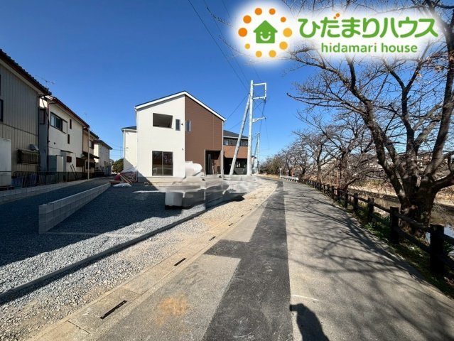 鴻巣市筑波第5　新築戸建　クレイドル05の前面道路含む現地写真