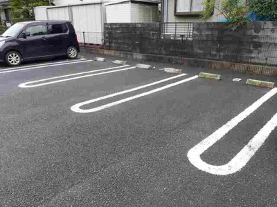 【駐車場】 | ヴィラ・リバーサイド | 駐車場です