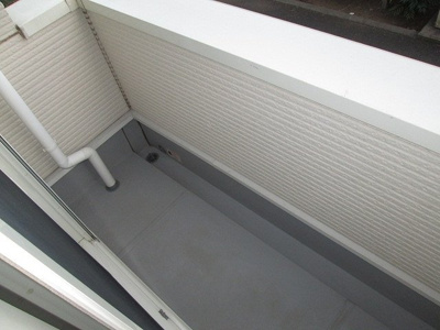 【バルコニー】 | ヴィラ・リバーサイド | 暖かな日差しのふりそそぐバルコニー