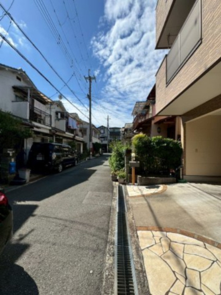 寝屋川市高宮栄町の前面道路含む現地写真