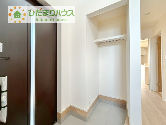 【収納】 | 取手市台宿1丁目　新築戸建　3号棟 | シューズクロークは、レインコートやベビーカー、ゴルフバッグなど大きな荷物を置けるので、
いつでも玄関を綺麗に保てます(*^-^*)