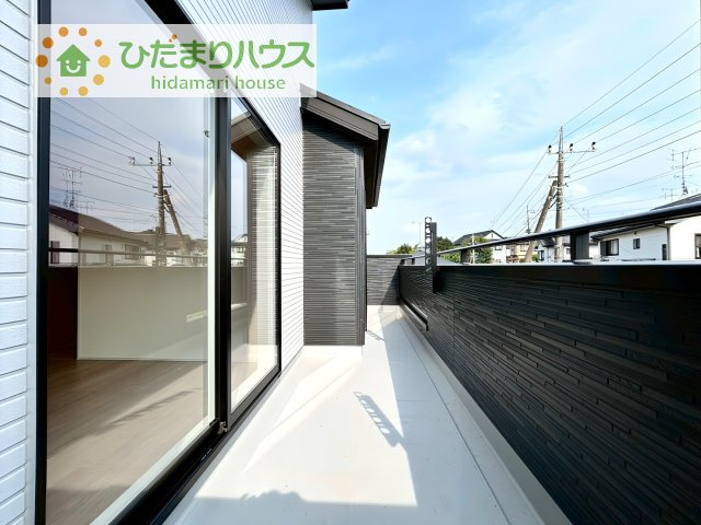 【バルコニー】 | 取手市台宿1丁目　新築戸建　3号棟 | 広々としたバルコニー。お洗濯物もぜーんぶ干せちゃいます！！