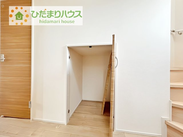 【収納】 | 取手市台宿1丁目　新築戸建　3号棟 | 便利な廊下収納があるので掃除機や買いだめする洗面所用品はもちろん、箱買いしたペットボトルまでしまえます(^^)