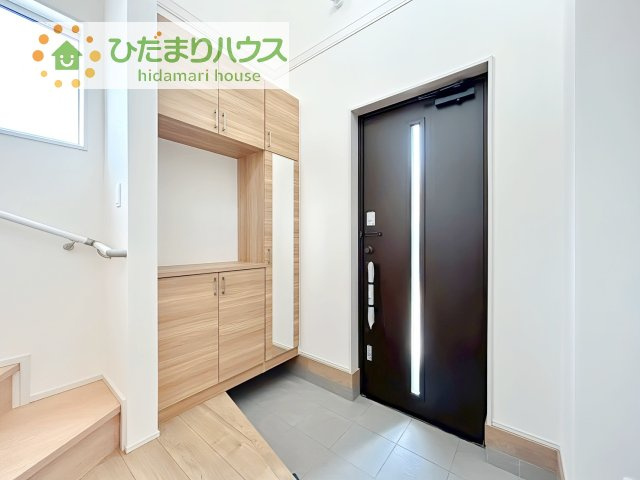 【玄関】 | 取手市台宿1丁目　新築戸建　3号棟 | スニーカーマニアも納得の天井まであるシューズボックス!(^^)!