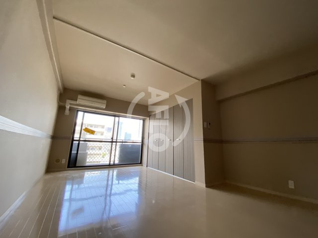 サクシード南森町の居間・リビング|サクシード南森町　洋室