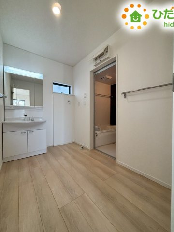 鴻巣市筑波第5　新築戸建　クレイドル04の独立洗面台