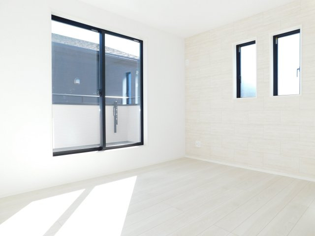 北名古屋市六ツ師女夫越の新築一戸建の洋室|◇洋室◇　　南面で明るい洋室約５．２５帖　全居室収納完備♪