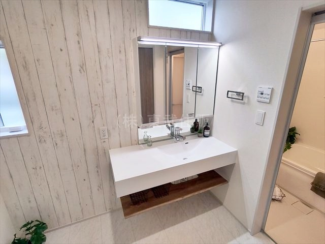 【独立洗面台】 | 鶴ヶ島市下新田　全2棟　1号棟 | おしゃれな洗面化粧台です