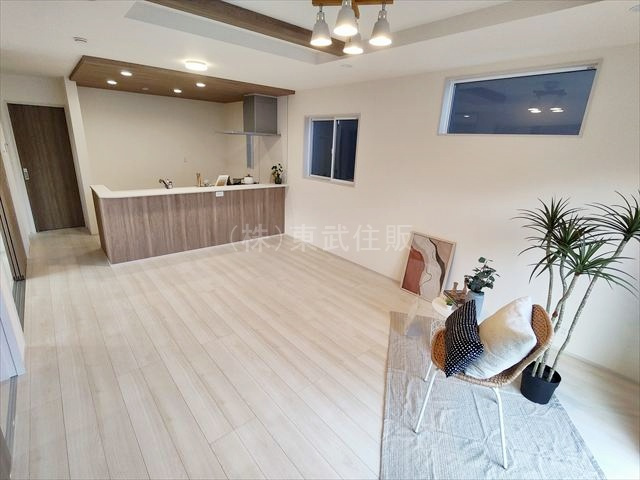 【居間・リビング】 | 鶴ヶ島市下新田　全2棟　1号棟 | 日当たりの良いリビングダイニングです