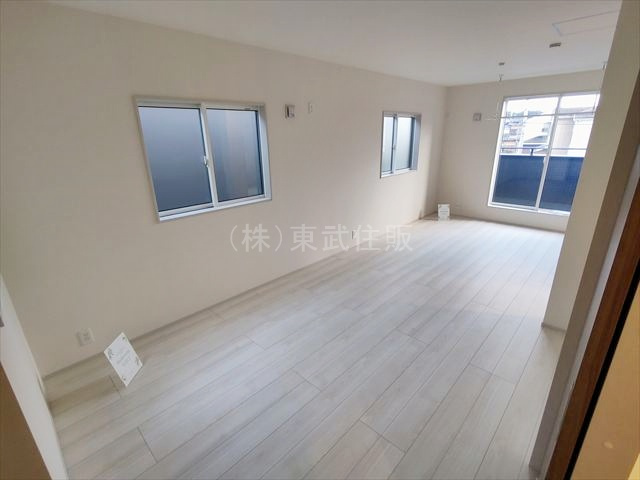 【寝室】 | 鶴ヶ島市下新田　全2棟　1号棟 | 2階東側10.5帖洋室　主寝室としてお使いいただけます