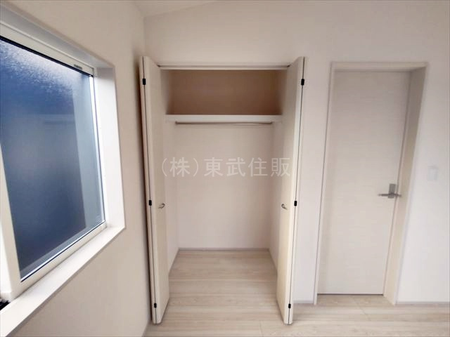 【収納】 | 鶴ヶ島市下新田　全2棟　1号棟 | 2階南側5.25帖洋室の収納です