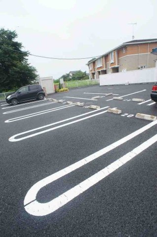 【駐車場】 | フランブリーズⅢ | 駐車場完備です