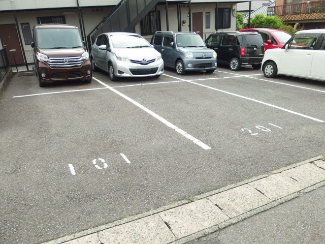 ソレジオ稲熊の駐車場