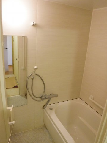 【浴室】 | フローラル東葛西Ⅲ | 浴室も明るく