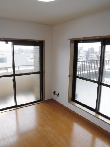 【洋室】 | フローラル東葛西Ⅲ | 洋室２。２面採光で明るいお部屋