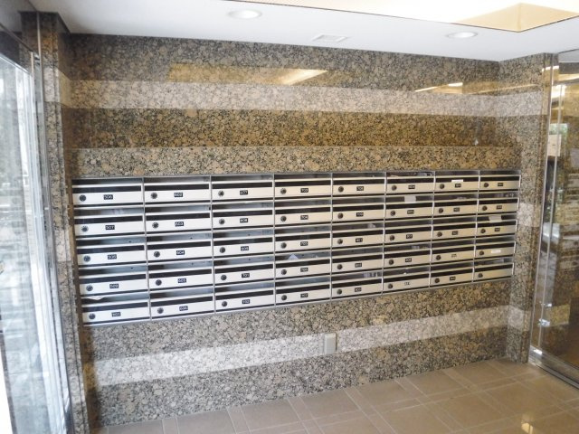 【その他共用部分】 | フローラル東葛西Ⅲ | 綺麗に管理されている集合ポスト