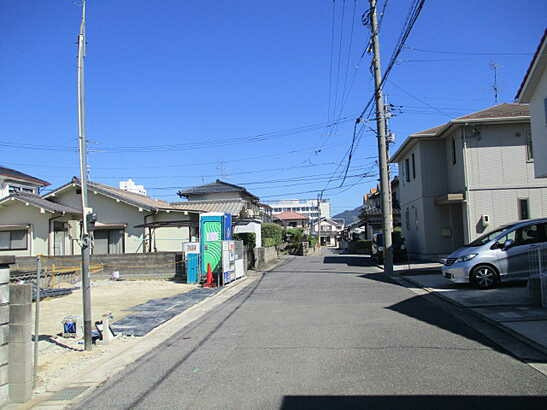【前面道路含む現地写真】
