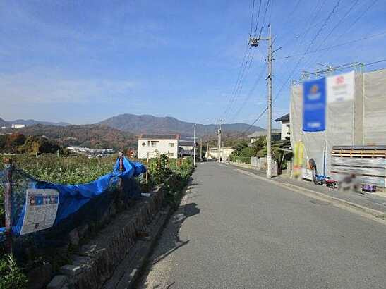 【前面道路含む現地写真】