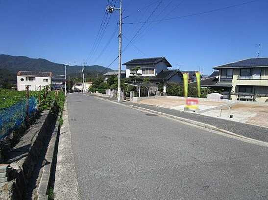 【前面道路含む現地写真】