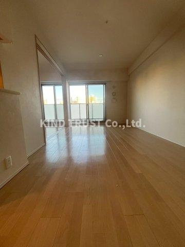 ブランズシティ天神橋筋六丁目の居間・リビング|こちらのリビングで趣味の時間をお楽しみください