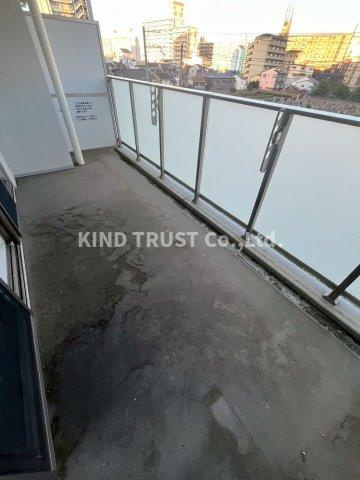 ブランズシティ天神橋筋六丁目のバルコニー|暖かな日差しのふりそそぐバルコニー