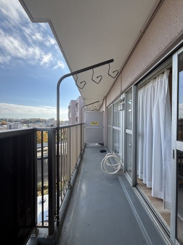 【バルコニー】 | 洋室・LDKから出入りができる広々とした続きバルコニー！