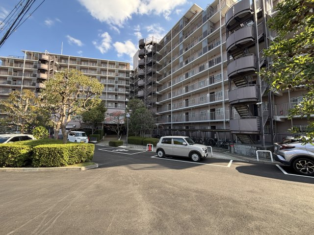 【外観】 | 教育施設や商業施設が豊富に揃った利便性良好のエリアで暮らしませんか。
不動産に関する不安なことや疑問点なども一緒に解決いたします。お気軽にお問合せ下さい！
