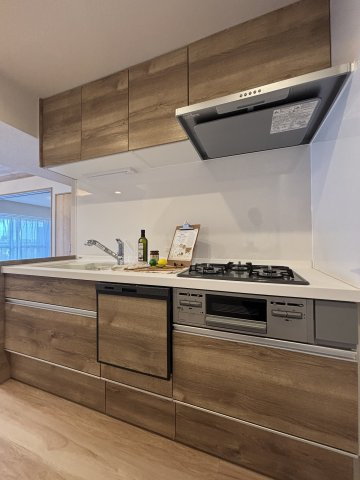 【キッチン】 | 食後の家事が軽減し、節水効果にも期待できる「食洗機」を新規搭載◎