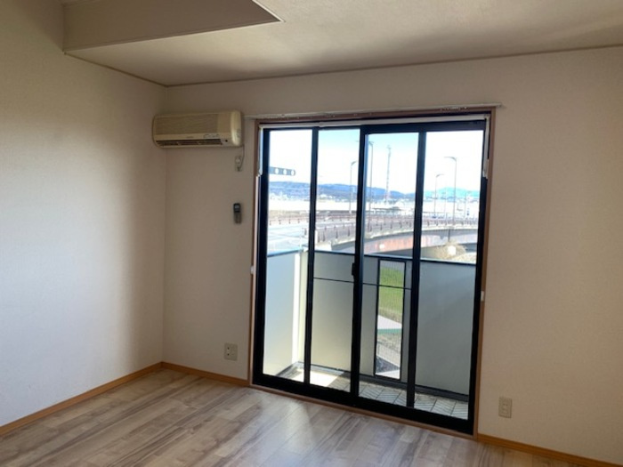 春日井市下市場町６丁目のアパートの居間・リビング